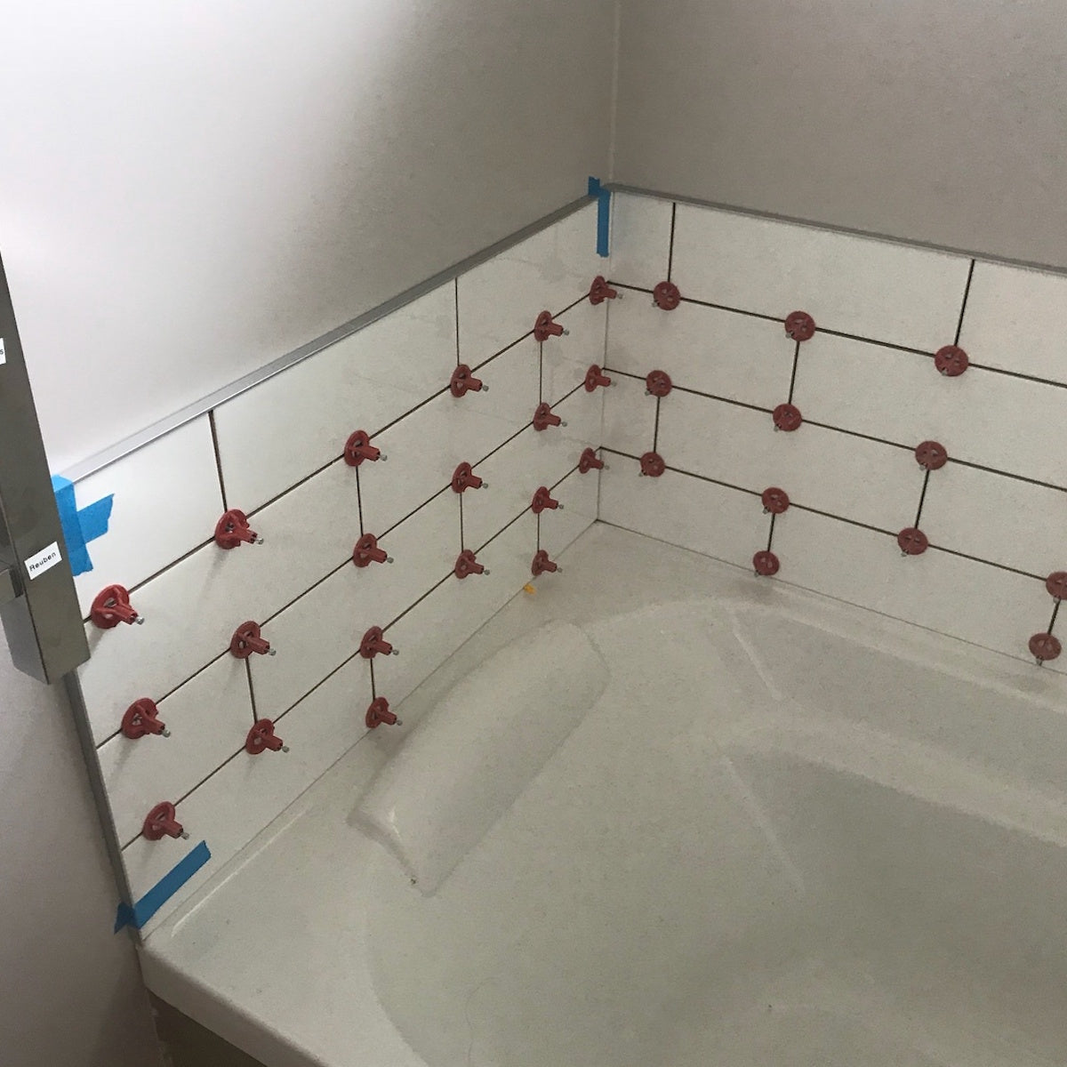 Tile Leveling System 800-Piece Offset Brick Kit, Covers 570 Sq. Ft. for Shower & Bathroom Tile